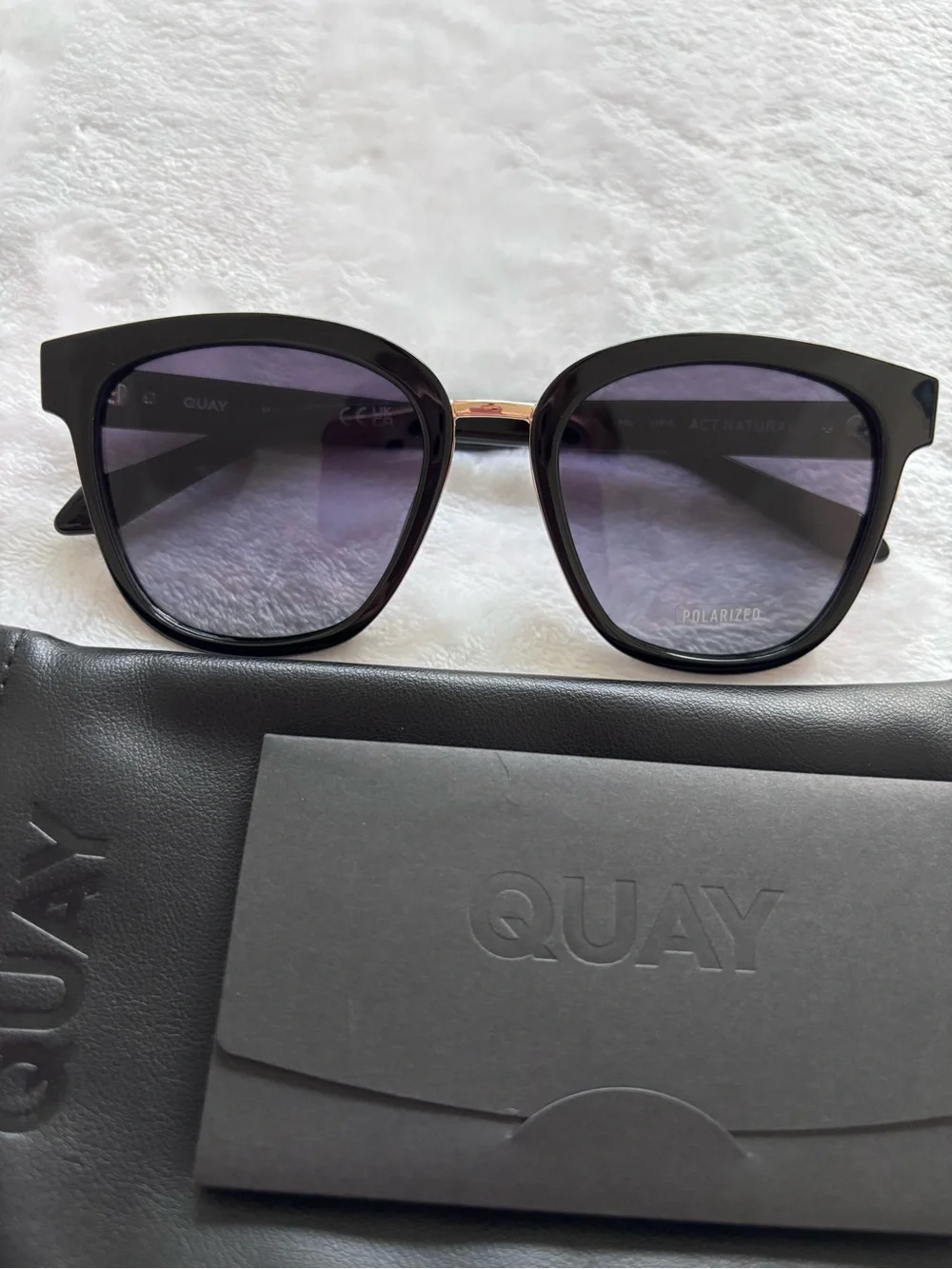 QUAY AUSTRALIA Act Natural Black Gold Polarized Square Sunglasses and Case--NEW